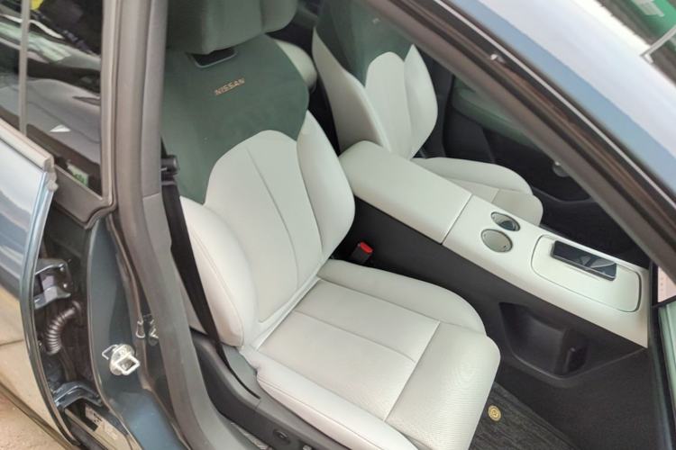 Used Nissan N7 2025 625 Max Right Front Seat