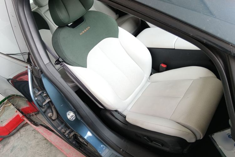 Used Nissan N7 2025 625 Max Right Front Seat