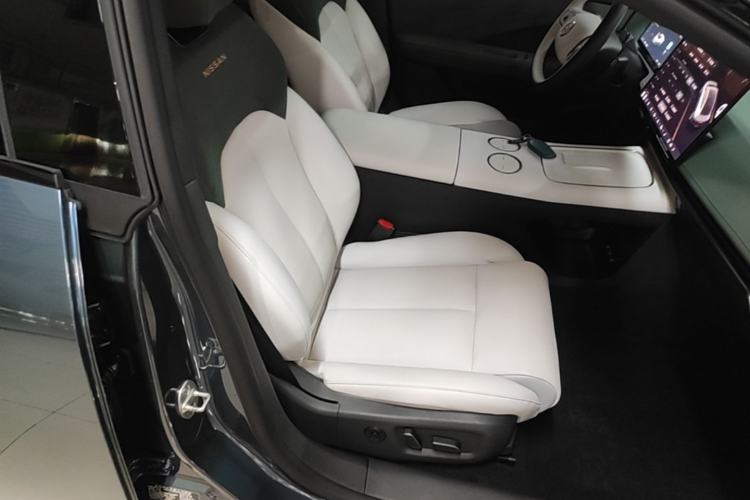 Used Nissan N7 2025 510 Max Right Front Seat