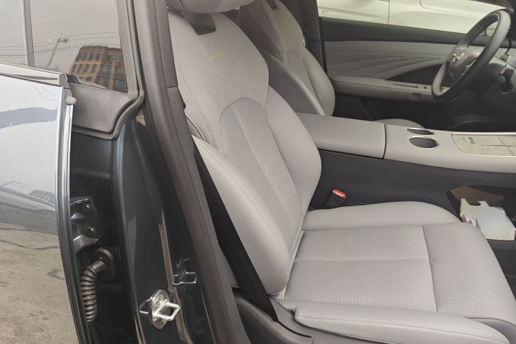 Used Nissan N7 2025 625 Max Right Front Seat