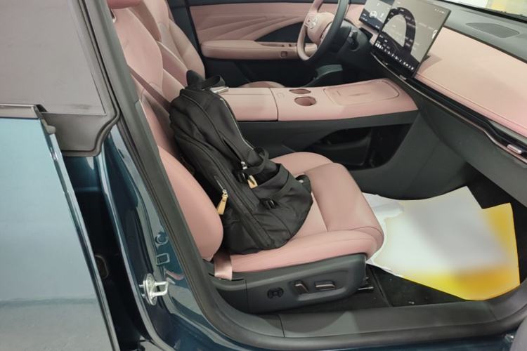 Used Nissan N7 2025 510 Pro Right Front Seat