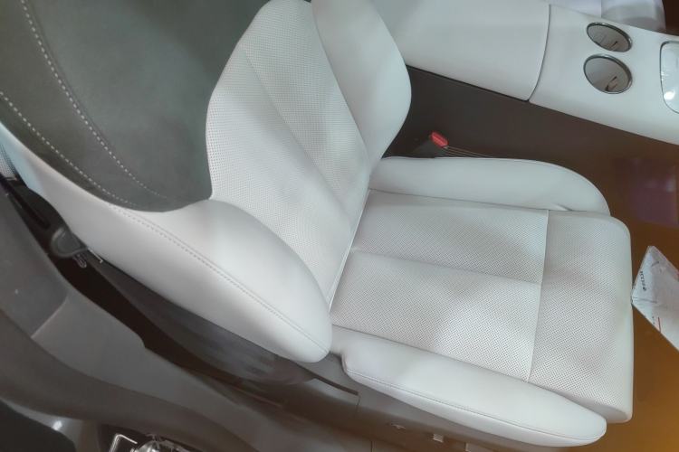 Used Nissan N7 2025 625 Max Right Front Seat