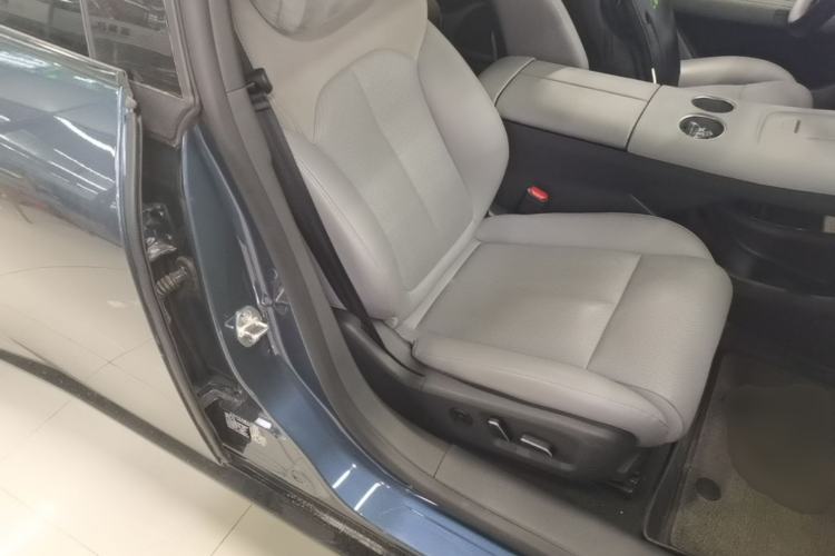 Used Nissan N7 2025 625 Max Right Front Seat
