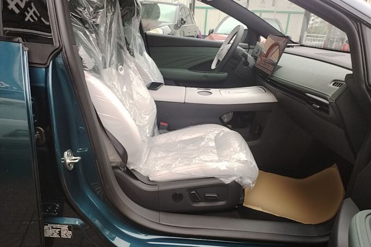 Used Nissan N7 2025 625 Pro Right Front Seat