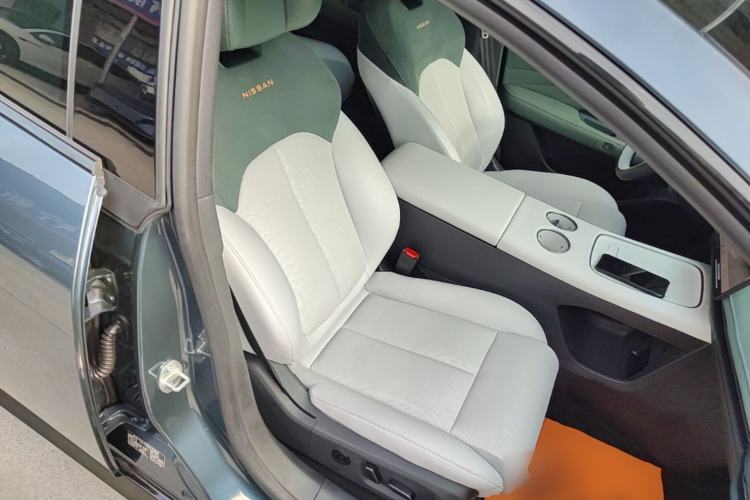 Used Nissan N7 2025 625 Max Right Front Seat