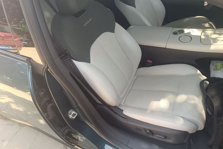Used Nissan N7 2025 625 Max Right Front Seat