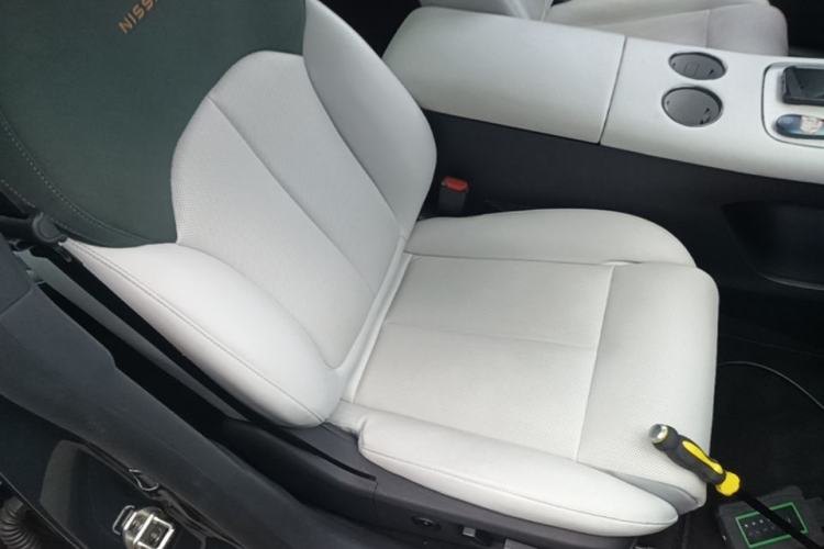 Used Nissan N7 2025 625 Max Right Front Seat