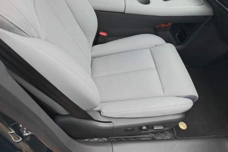 Used Nissan N7 2025 510 Max Right Front Seat