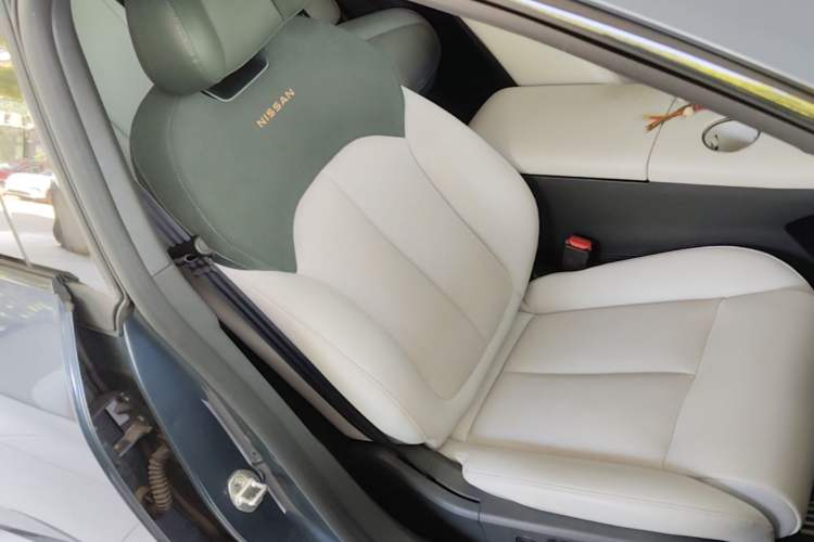 Used Nissan N7 2025 625 Max Right Front Seat