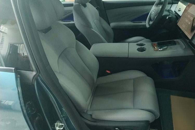 Used Nissan N7 2025 625 Max Right Front Seat