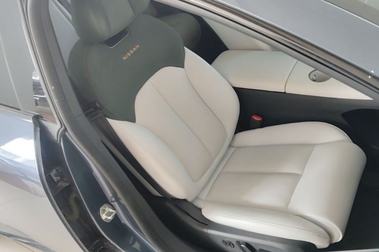 Used Nissan N7 2025 625 Max Right Front Seat