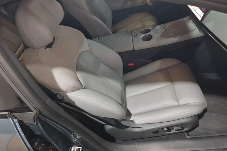 Used Nissan N7 2025 510 Pro Right Front Seat