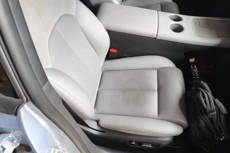 Used Nissan N7 2025 510 Max Right Front Seat