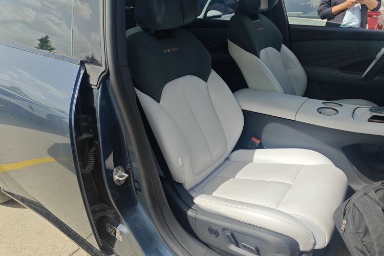 Used Nissan N7 2025 625 Max Right Front Seat