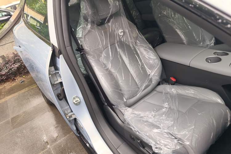Used Nissan N7 2025 510 Pro Right Front Seat