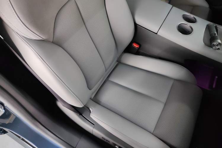Used Nissan N7 2025 625 Pro Right Front Seat