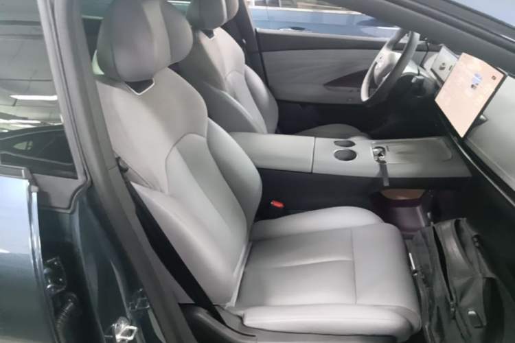 Used Nissan N7 2025 510 Pro Right Front Seat