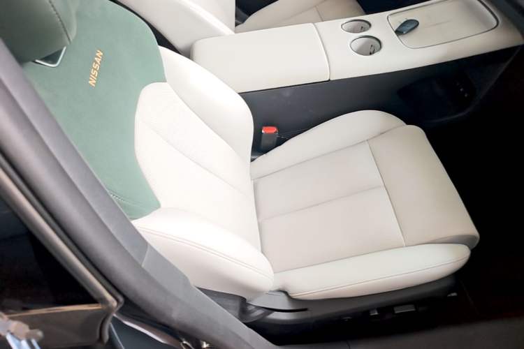 Used Nissan N7 2025 625 Max Right Front Seat