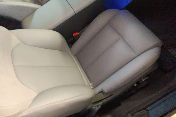 Used Nissan N7 2025 510 Pro Right Front Seat