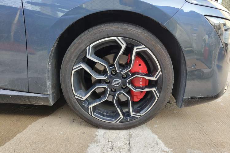 Used Nissan N7 2025 625 Max Right Front Wheel Hub