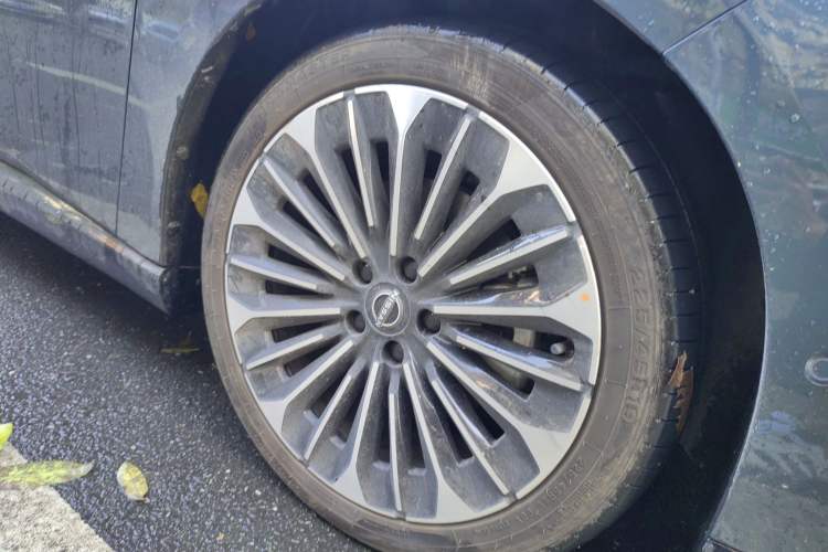 Used Nissan N7 2025 625 Max Right Front Wheel Hub