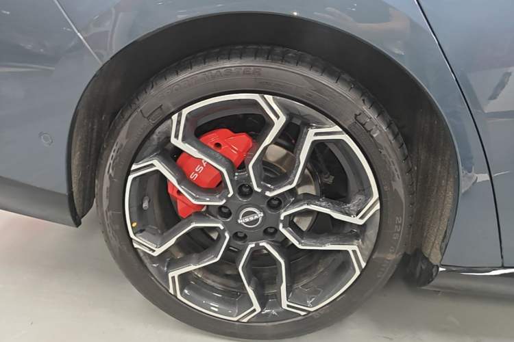Used Nissan N7 2025 625 Max Right Rear Wheel Hub