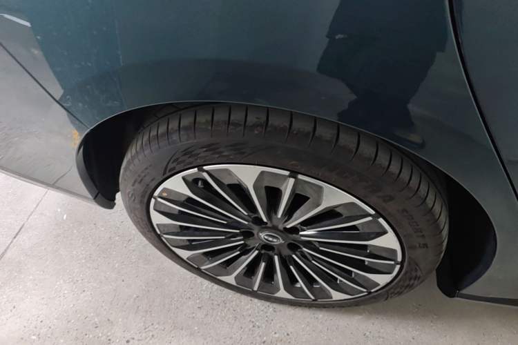 Used Nissan N7 2025 510 Pro Right Rear Wheel Hub