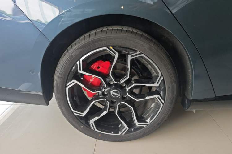 Used Nissan N7 2025 510 Max Right Rear Wheel Hub
