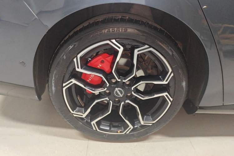 Used Nissan N7 2025 625 Max Right Rear Wheel Hub