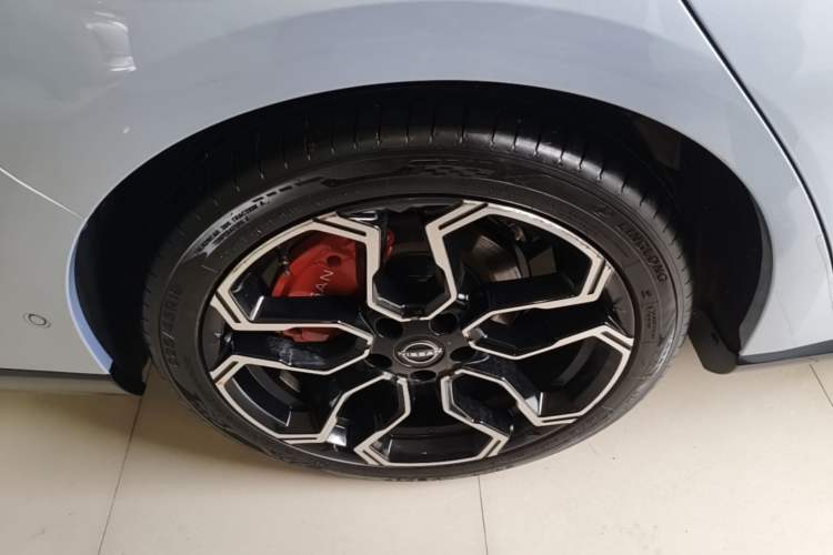 Used Nissan N7 2025 510 Max Right Rear Wheel Hub