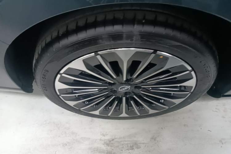 Used Nissan N7 2025 510 Pro Right Rear Wheel Hub
