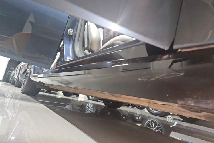 Used Nissan N7 2025 625 Max Right Side Sill
