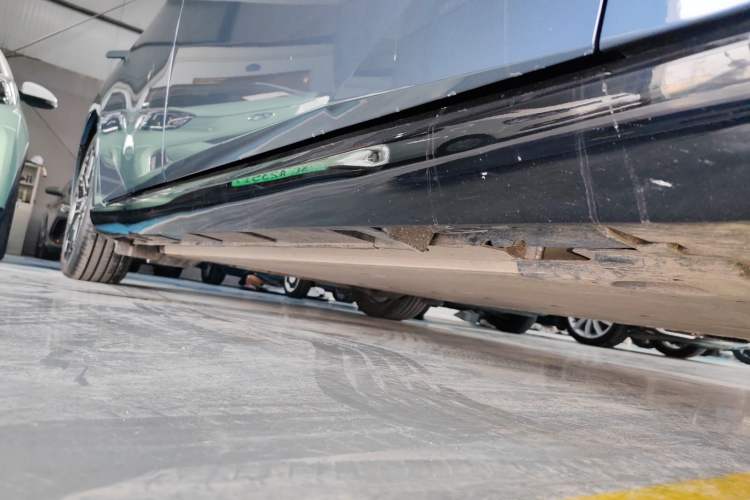 Used Nissan N7 2025 625 Pro Right Side Sill