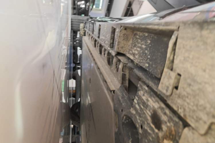Used Nissan N7 2025 625 Max Right Side Sill