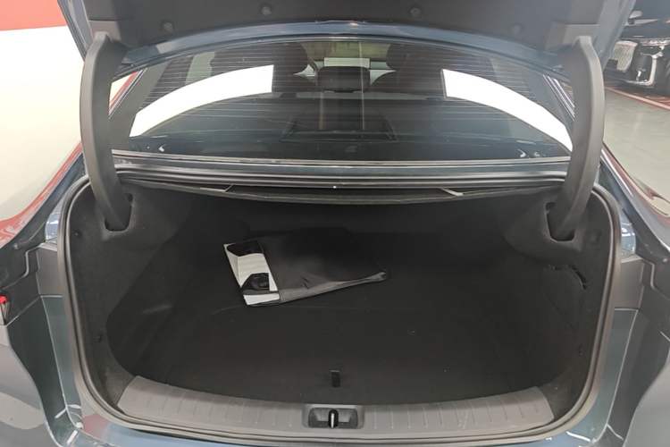 Used Nissan N7 2025 625 Max Trunk