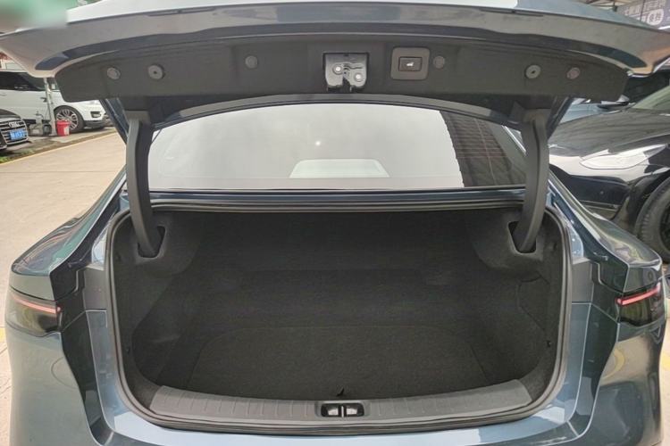 Used Nissan N7 2025 625 Max Trunk