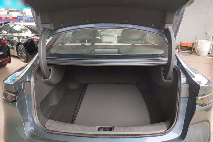 Used Nissan N7 2025 625 Max Trunk