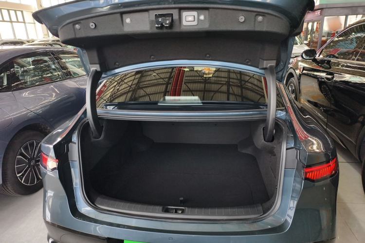 Used Nissan N7 2025 510 Pro Trunk