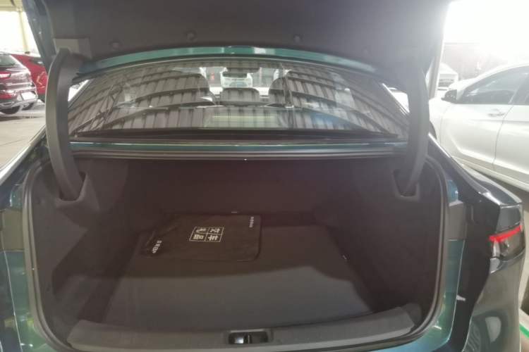 Used Nissan N7 2025 510 Max Trunk