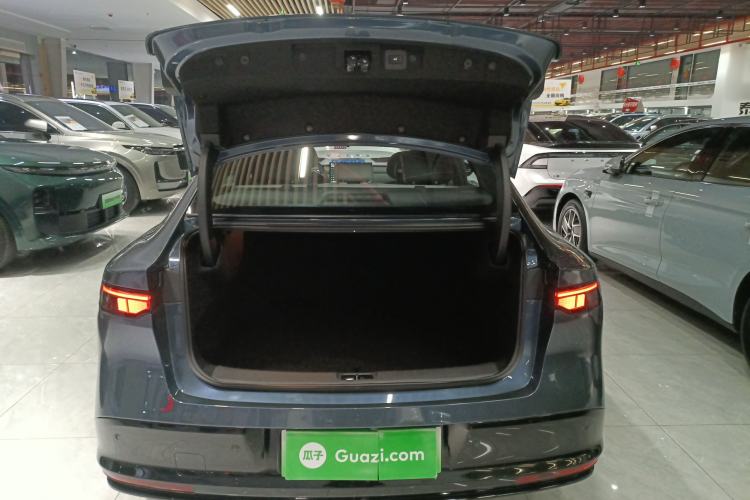 Used Nissan N7 2025 625 Max Trunk
