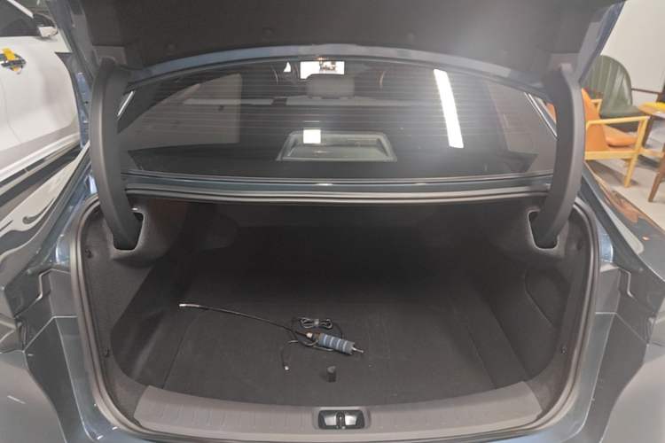 Used Nissan N7 2025 625 Max Trunk