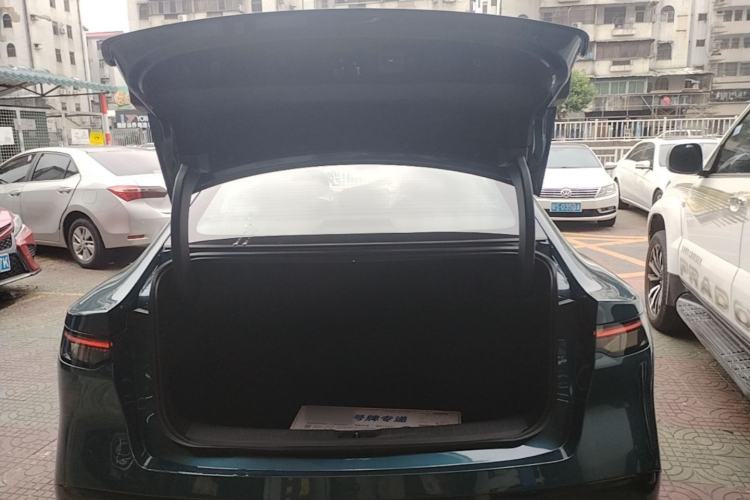 Used Nissan N7 2025 625 Pro Trunk