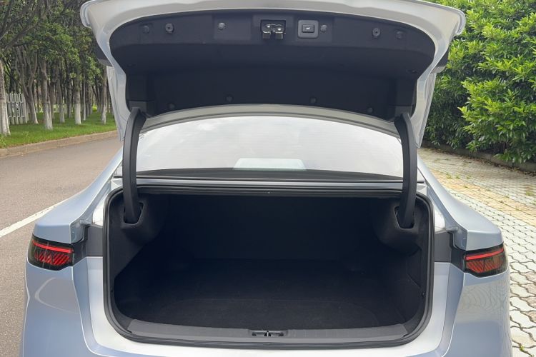 Used Nissan N7 2025 510 Max Trunk