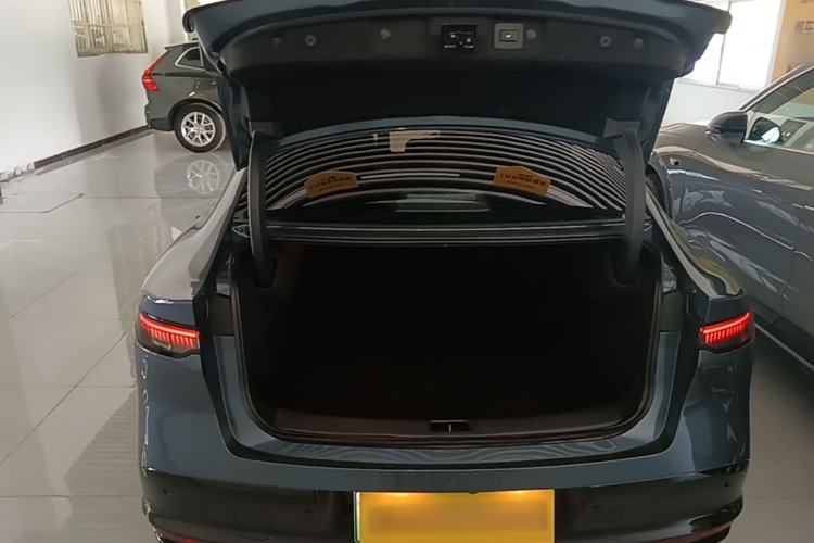Used Nissan N7 2025 625 Max Trunk
