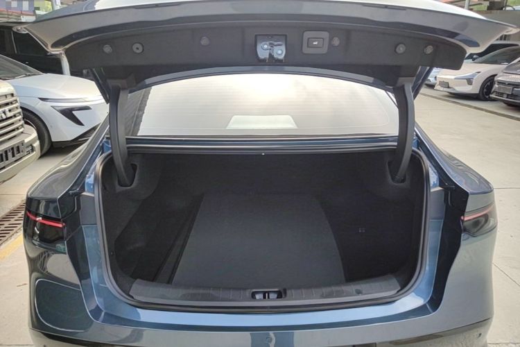 Used Nissan N7 2025 625 Max Trunk