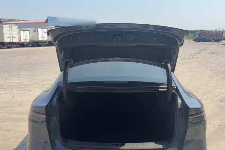 Used Nissan N7 2025 625 Max Trunk