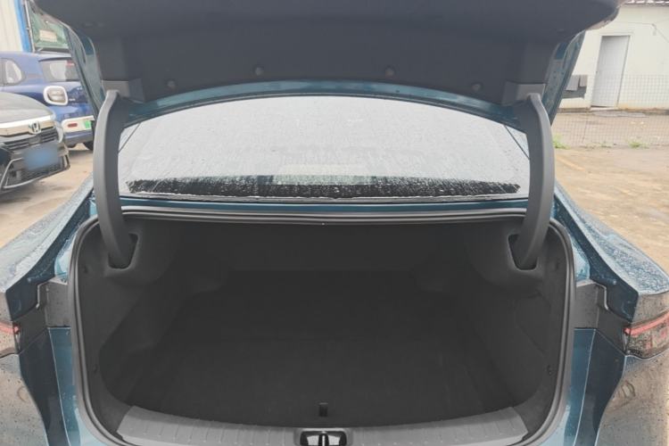 Used Nissan N7 2025 510 Max Trunk
