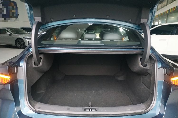 Used Nissan N7 2025 625 Max Trunk