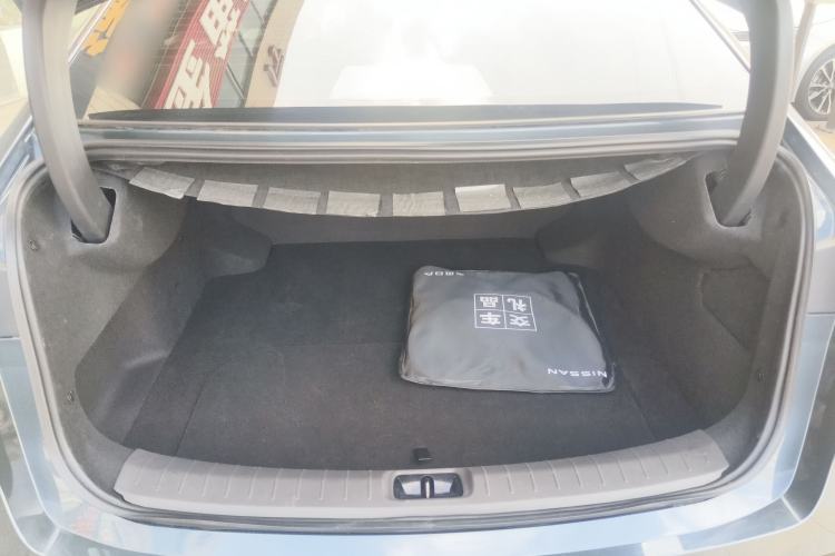 Used Nissan N7 2025 625 Max Trunk