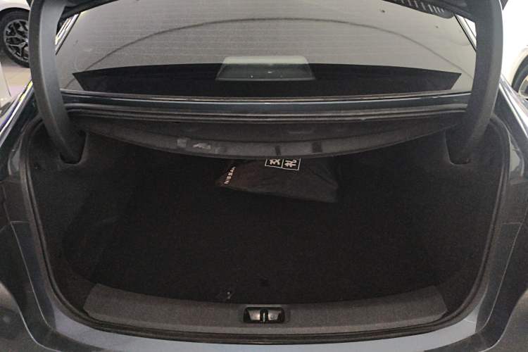 Used Nissan N7 2025 625 Max Trunk